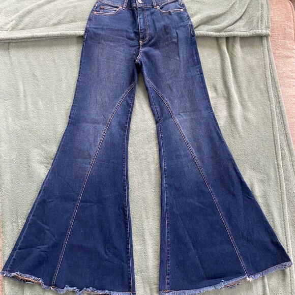 Alice + Olivia Bell Jeans - Picture 5 of 8